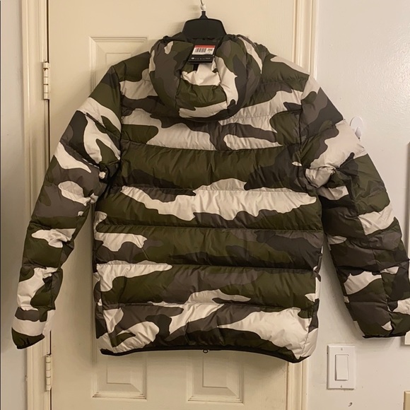 Nike Men’s Camo Puffer Hoodie Jacket - Picture 4 of 11
